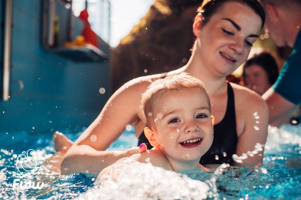 Zajęcia oswajania z wodą i nauki pływania  dla niemowląt i małych dzieci